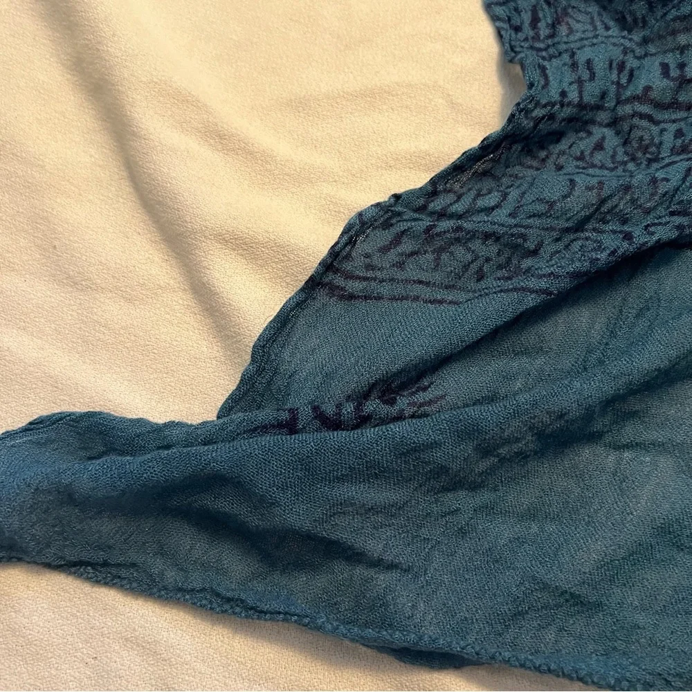 Elegant Blue Patterned Scarf